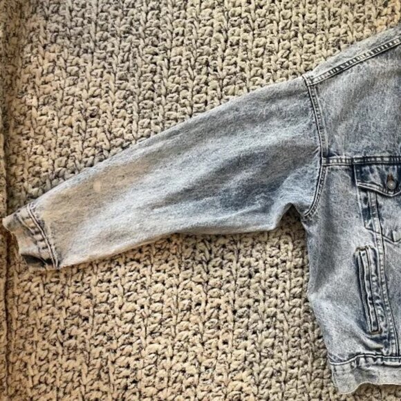 Large Vintage 80's Levi's Light Distressed Stone/Acid Wash Denim Jacket - Picture 3 of 6